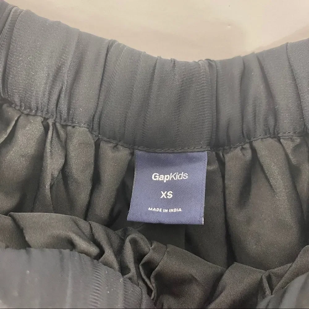 GAP Star Black Ruffle skirt